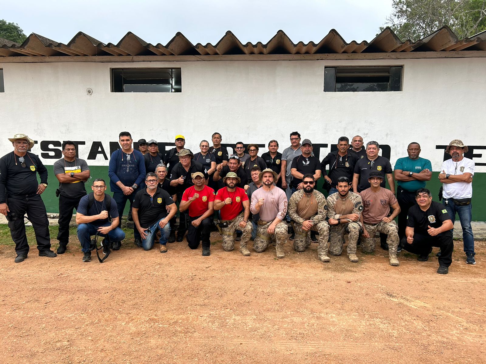 SERVIDORES ADMINISTRATIVOS QUE FORAM REENQUADRADOS COMO AGENTES DE POLÍCIA PARTICIPAM DE HABILITAÇÃO TÉCNICA NO USO DE ARMA DE FOGO
